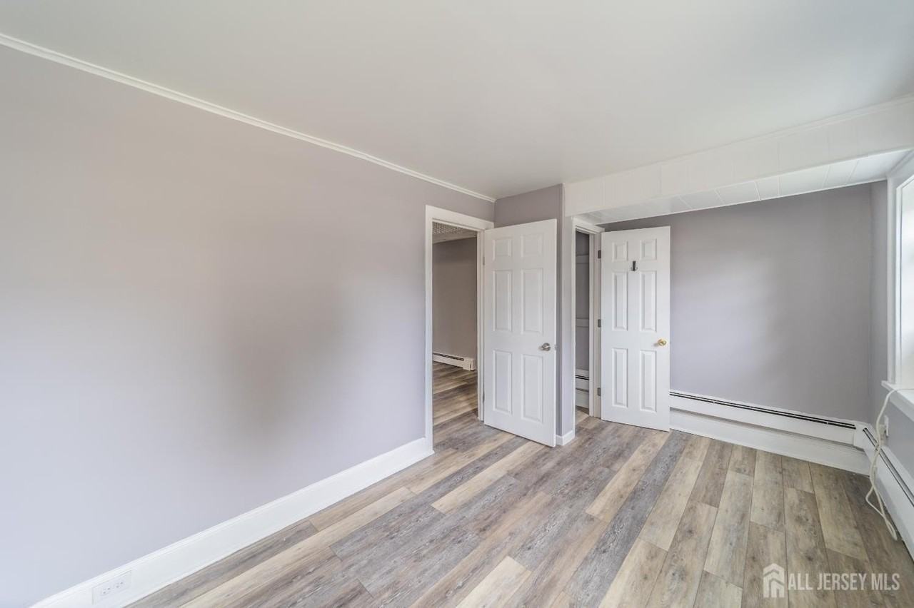 42 Crosby Ave - Photo 6 of 14