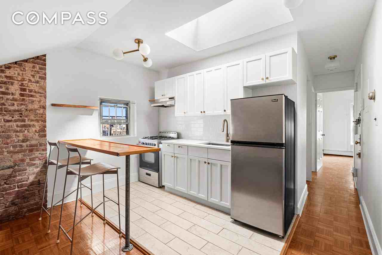 306 Lafayette Ave #4 - Photo 3 of 10