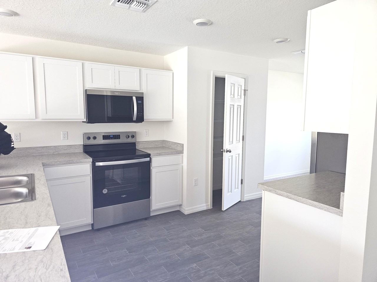 3681 Sw Haines St - Photo 5 of 19