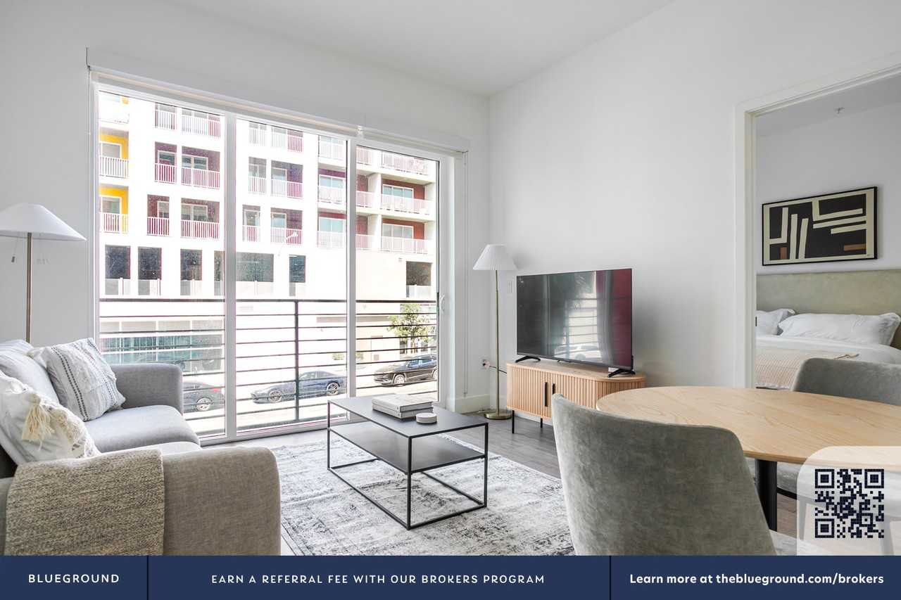 760 Serrano Avenue - Photo 5 of 25