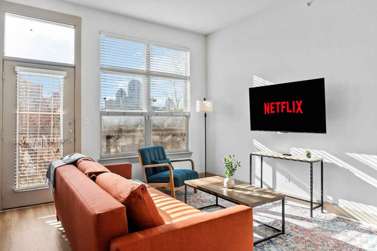 2901 Indiana Street - Photo 2 of 212