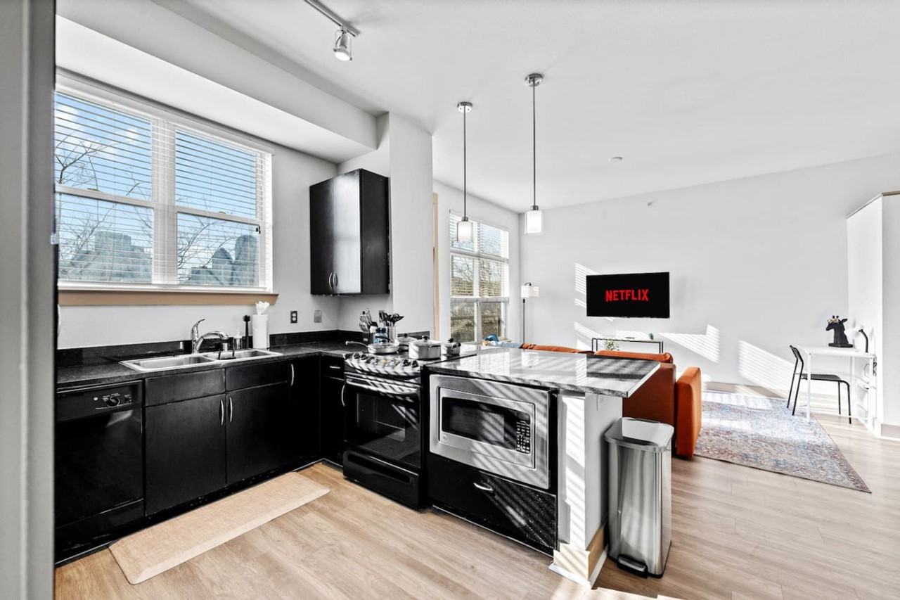 2901 Indiana Street - Photo 3 of 212