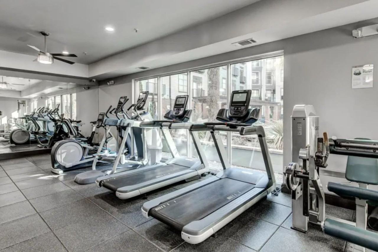 2901 Indiana Street - Photo 6 of 212