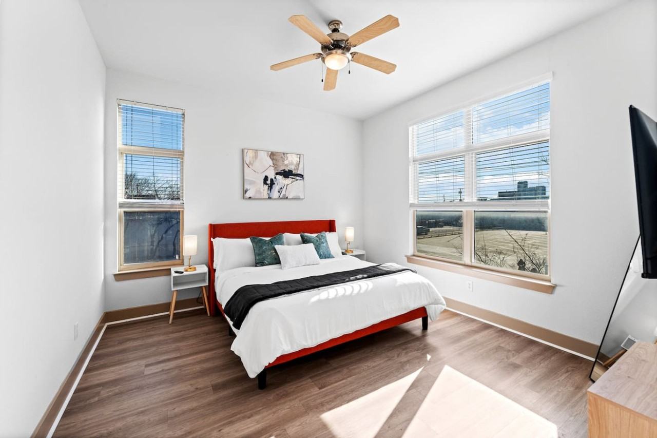 2901 Indiana Street - Photo 5 of 212