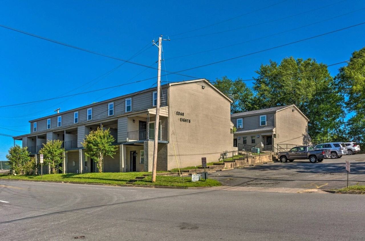 798 S Cedar St #1296522P - Photo 5 of 18