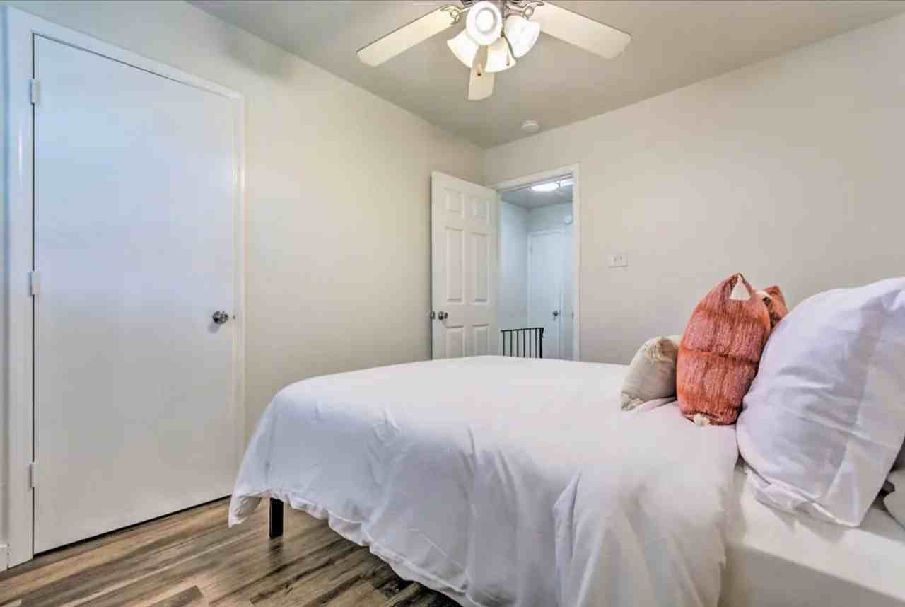 4021 W 8th St #1296516P - Photo 4 of 16