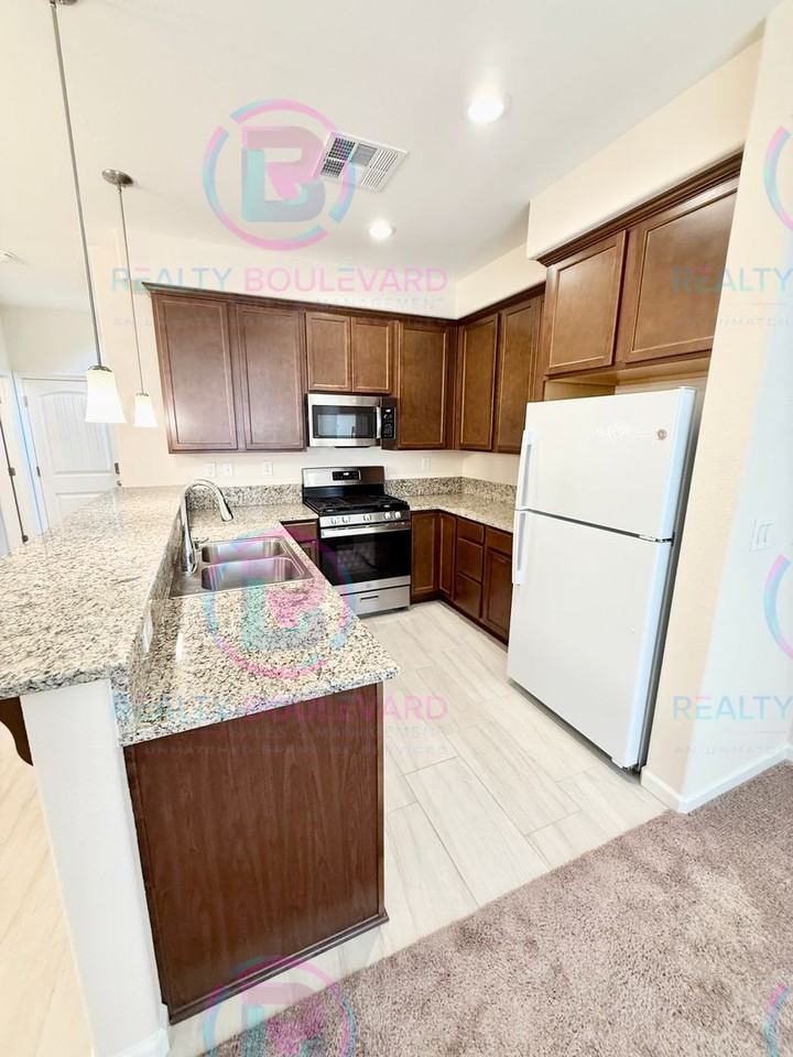 1019 Middle Gate Rd - Photo 3 of 24