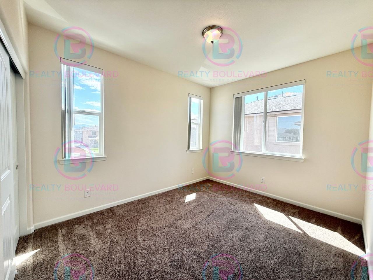 1019 Middle Gate Rd - Photo 6 of 24