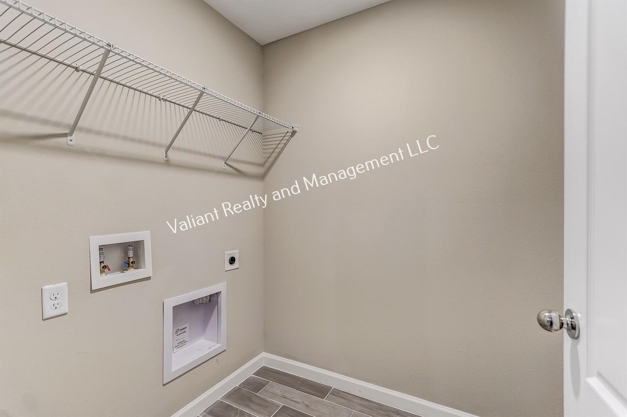 1325 Salt Ridge Ave #1 - Photo 6 of 42