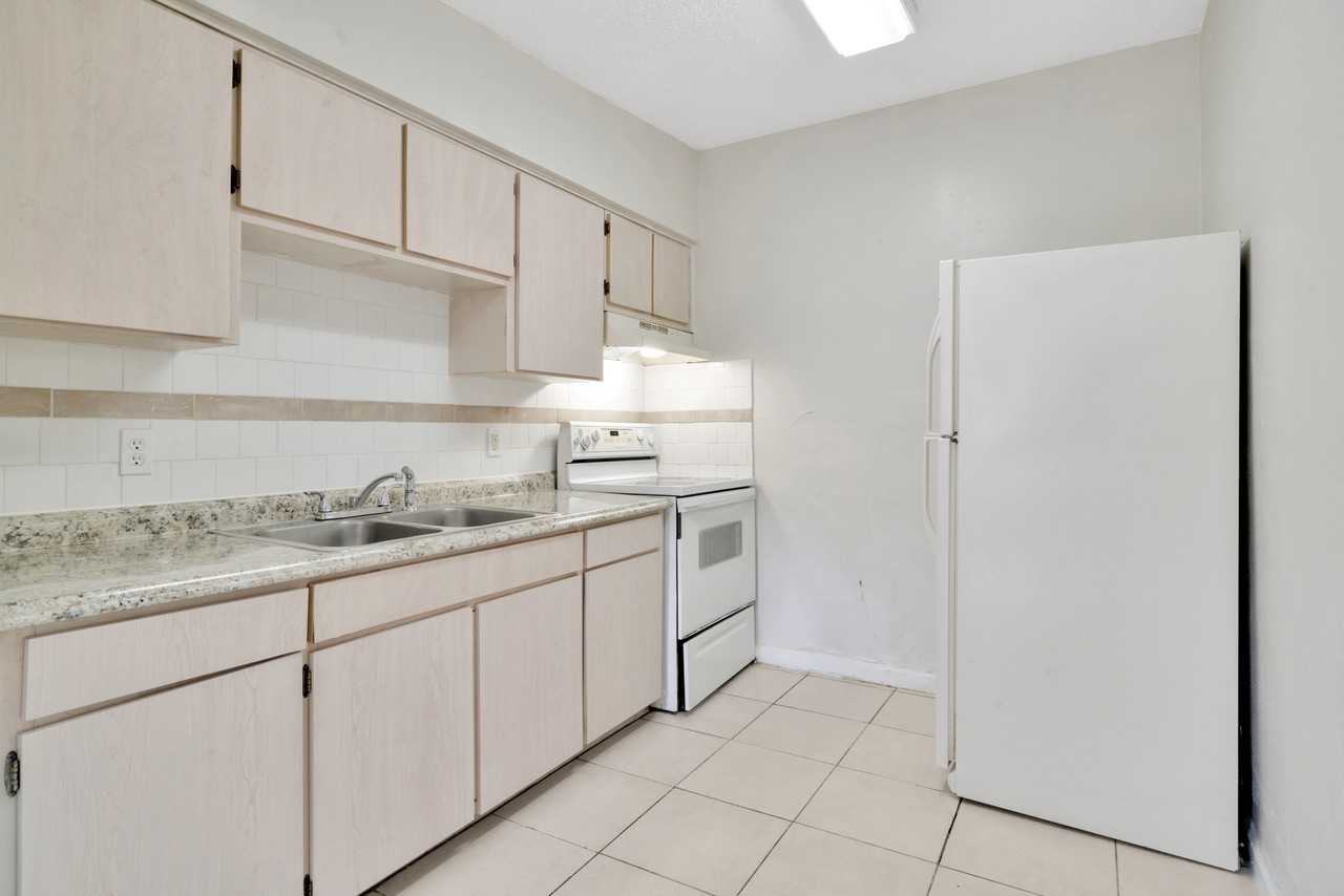 9401 Goldenrod Rd #9401F