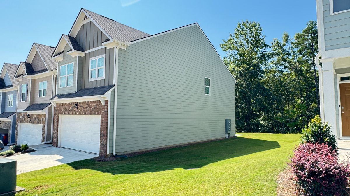 488 Stoneybrook Drive - Photo 2 of 41