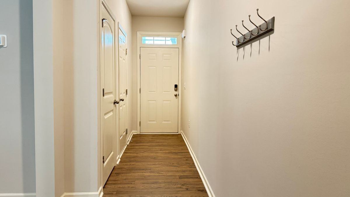 488 Stoneybrook Drive - Photo 3 of 41