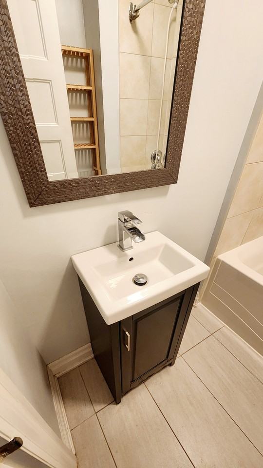 490 GILMOUR STREET Unit 1 - Photo 2 of 14