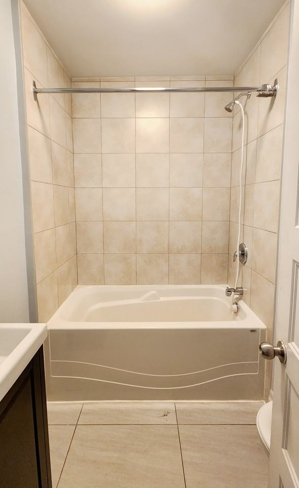 490 GILMOUR STREET Unit 1 - Photo 3 of 14