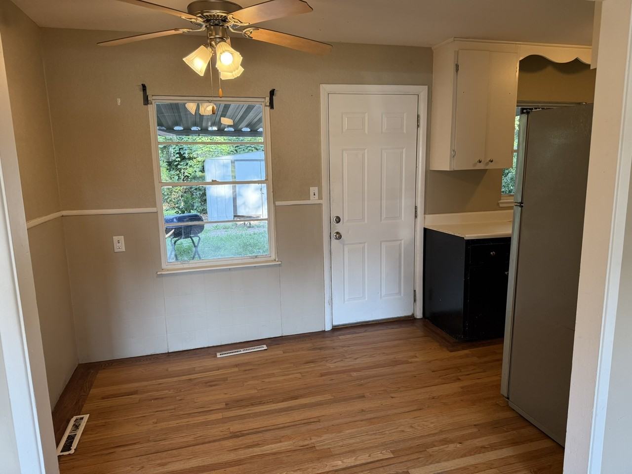 2517 S 51st Ter - Photo 3 of 11