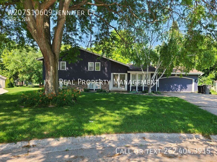 w207s10609 Jennifer Court