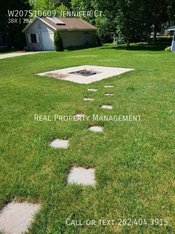 w207s10609 Jennifer Court - Photo 3 of 25