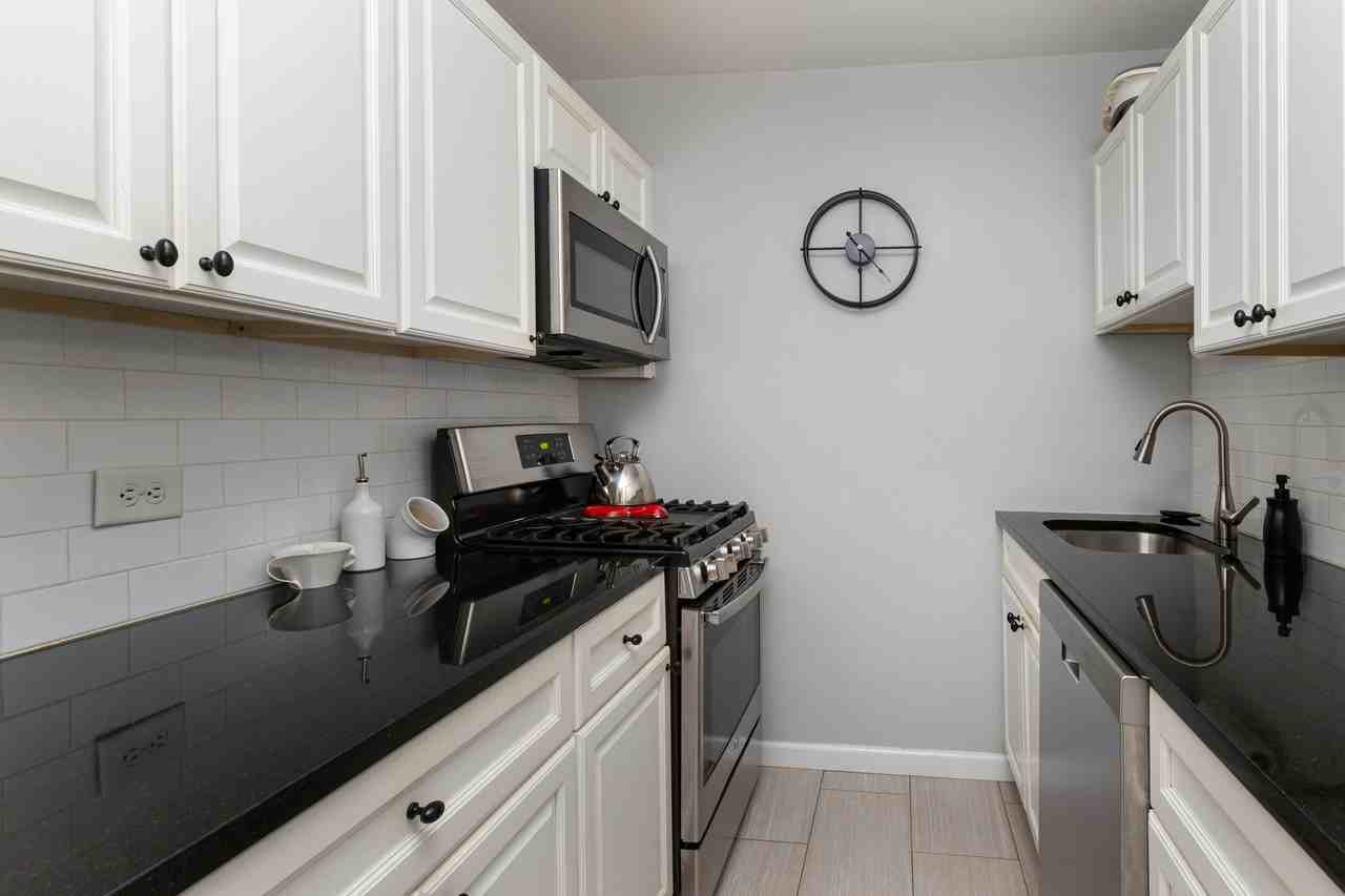 330 E 33rd St #6L - Photo 5 of 6