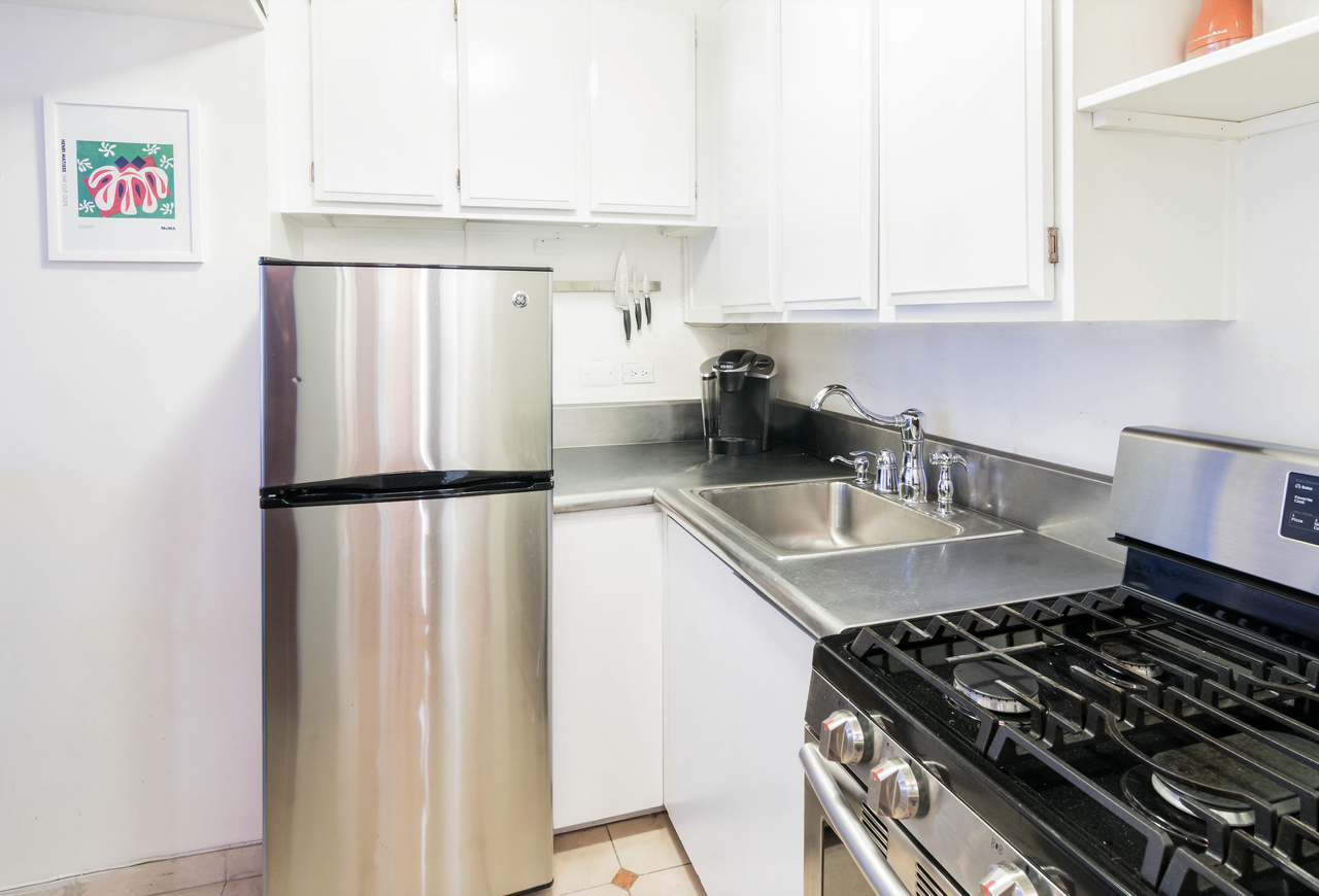 10 W 15th St #322 - Photo 4 of 5