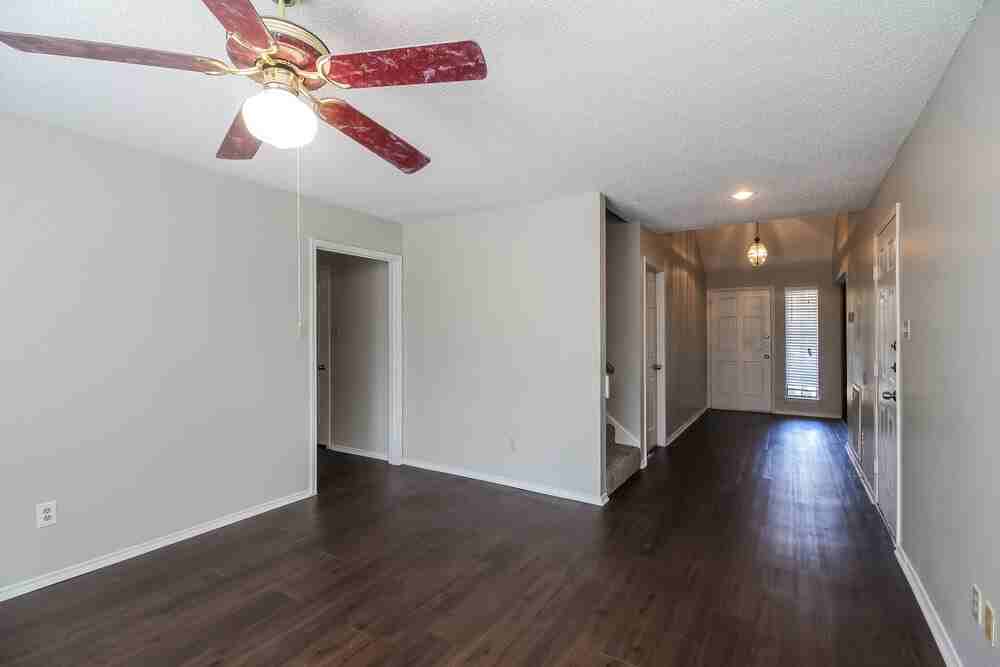 927 Aspen Dr - Photo 3 of 14