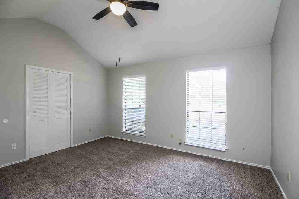 927 Aspen Dr - Photo 6 of 14