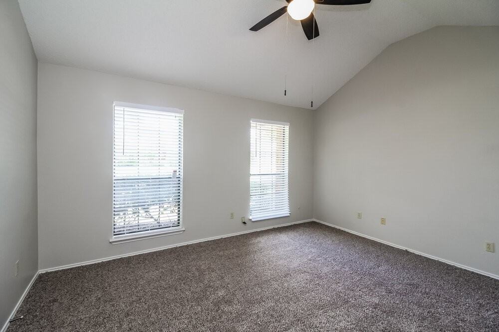 927 Aspen Dr - Photo 7 of 14