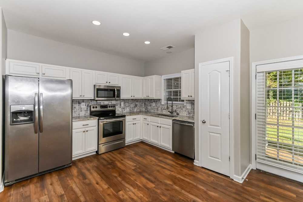8138 Woodson Dr - Photo 7 of 17