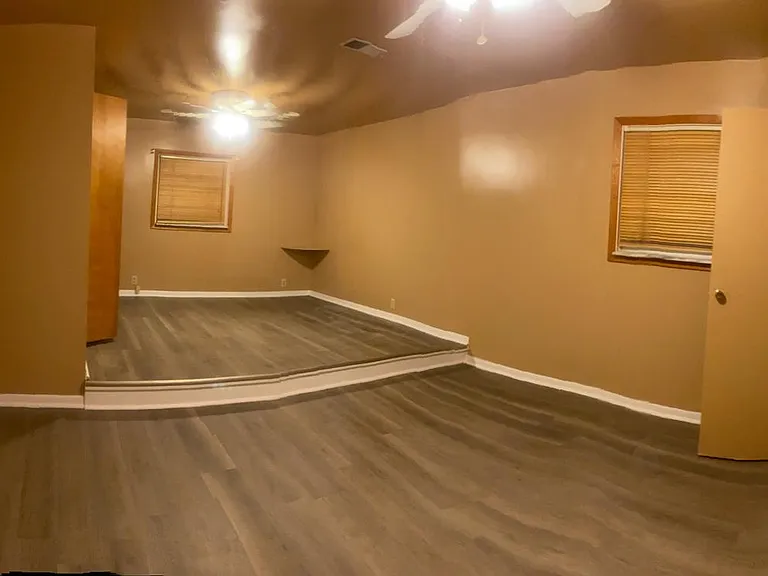 1302 E Downey Ave - Photo 3 of 10