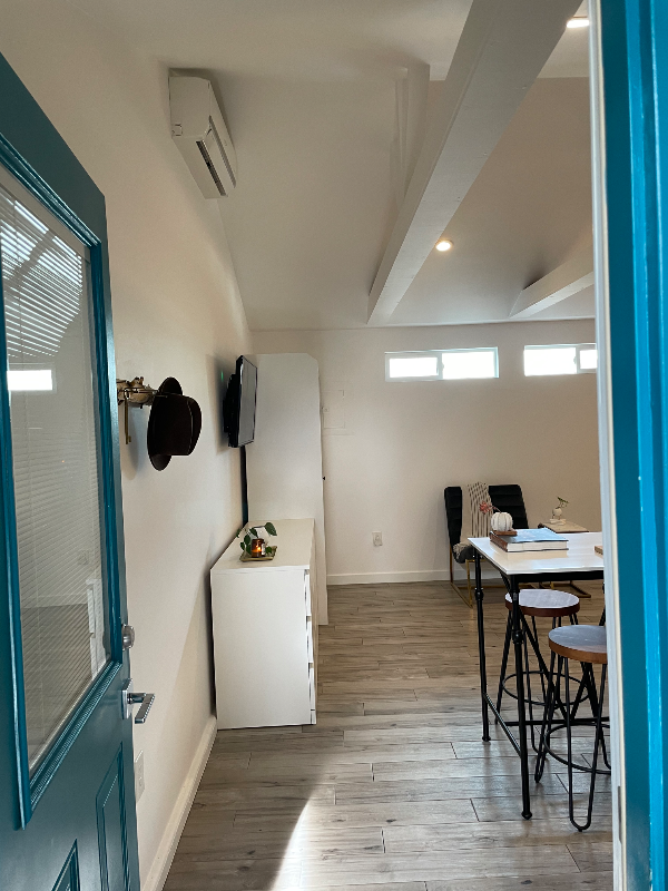 463 Menker Ave - Photo 6 of 35