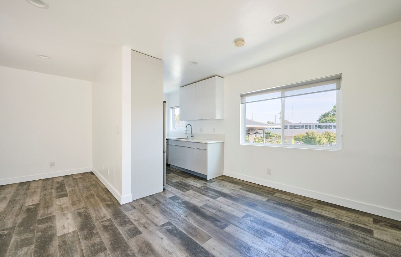 1333 West 36th Street #8 - Photo 2 of 21