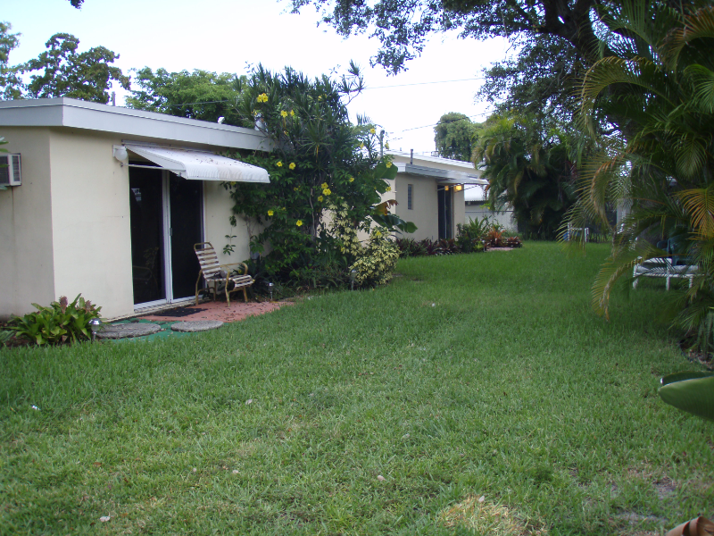 1568 Ne 45th St #C - Photo 6 of 11