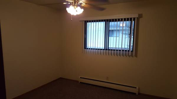 1317 E Kilbourn Ave #6 - Photo 3 of 8