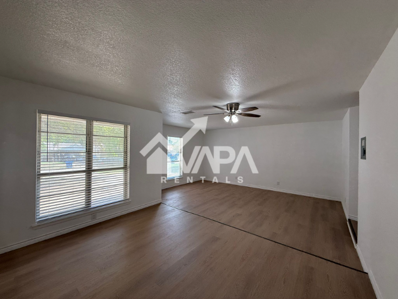 7215 Hickory Grove Dr - Photo 3 of 17