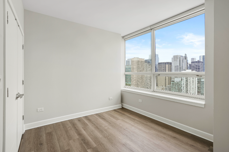 747 W Adams St - Photo 6 of 14