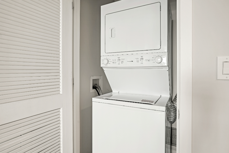 747 W Adams St - Photo 7 of 14