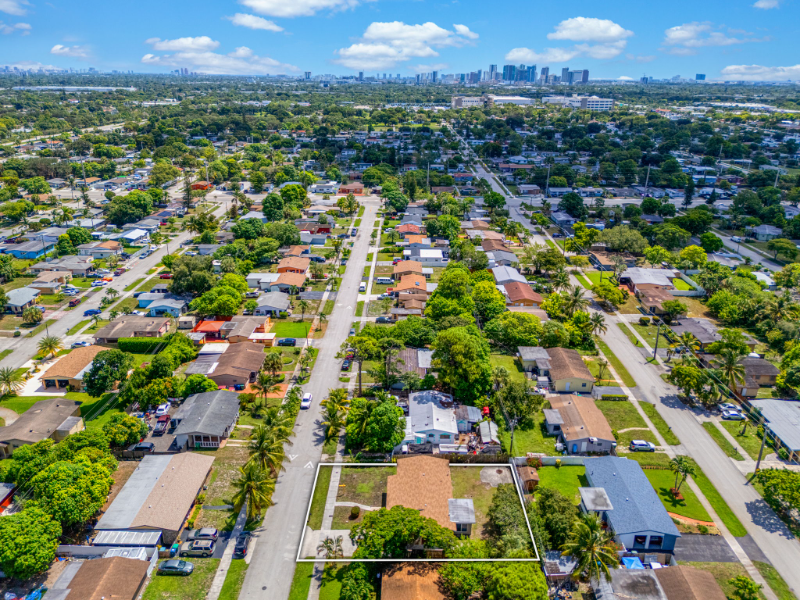 3220 North 29th Court - Photo 2 of 18