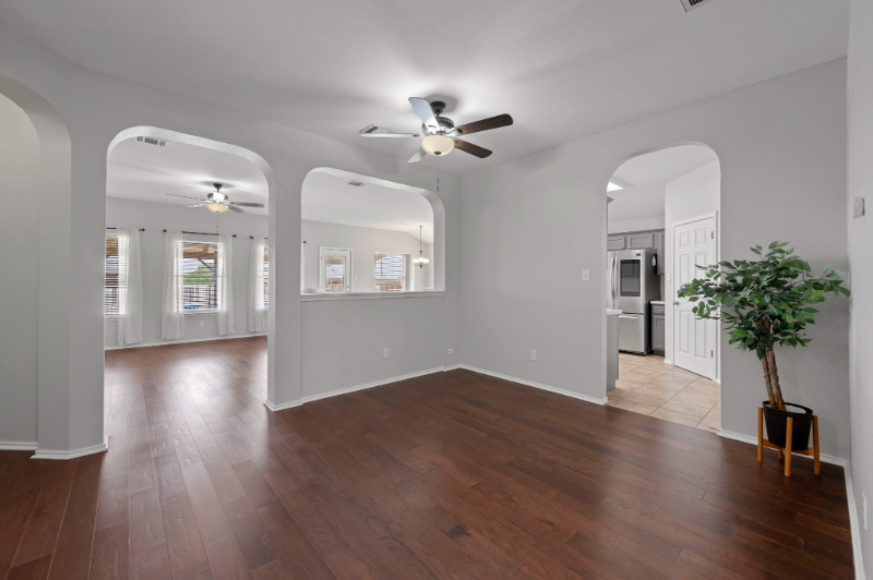 1500 Lochaline Loop - Photo 2 of 17