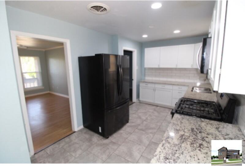 105 East Avenue a - Photo 4 of 14