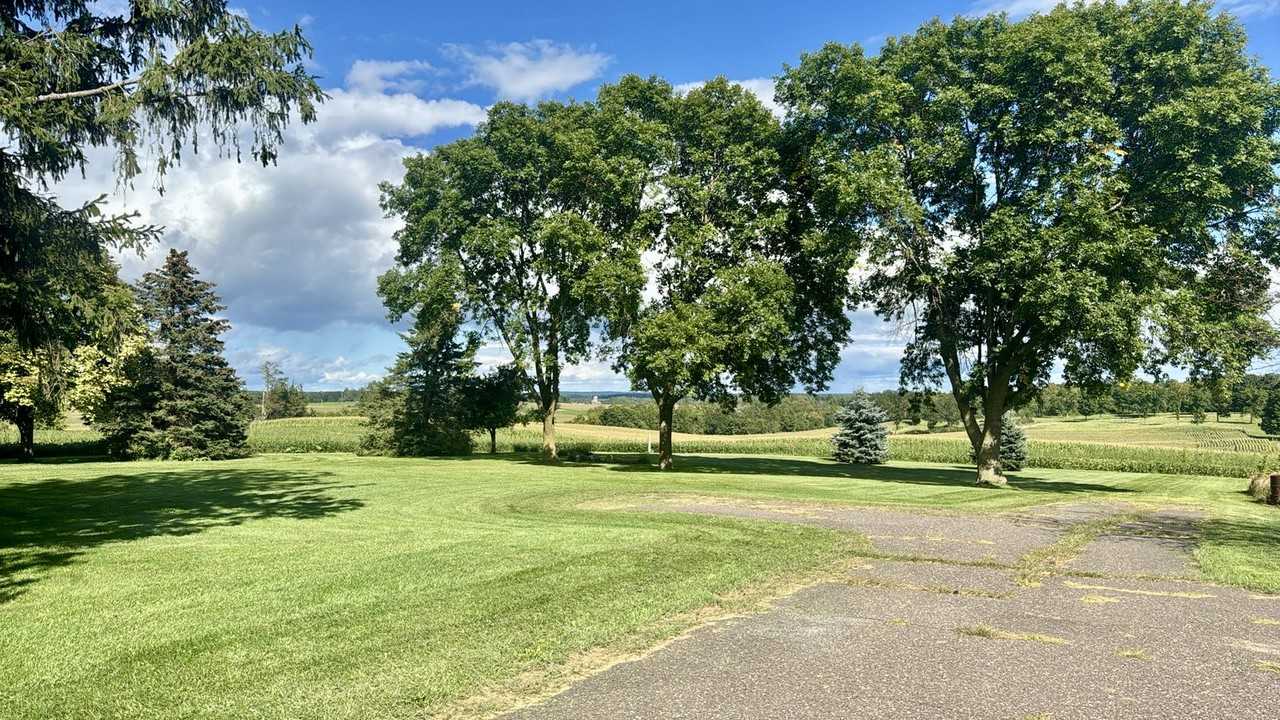 1689 10 1/2 St #NA - Photo 3 of 9