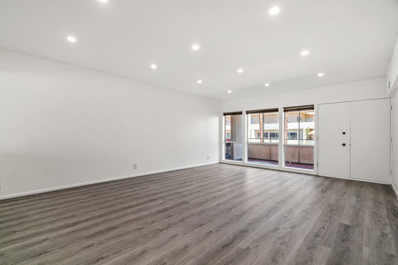 277 E Alejo Rd - Photo 4 of 31