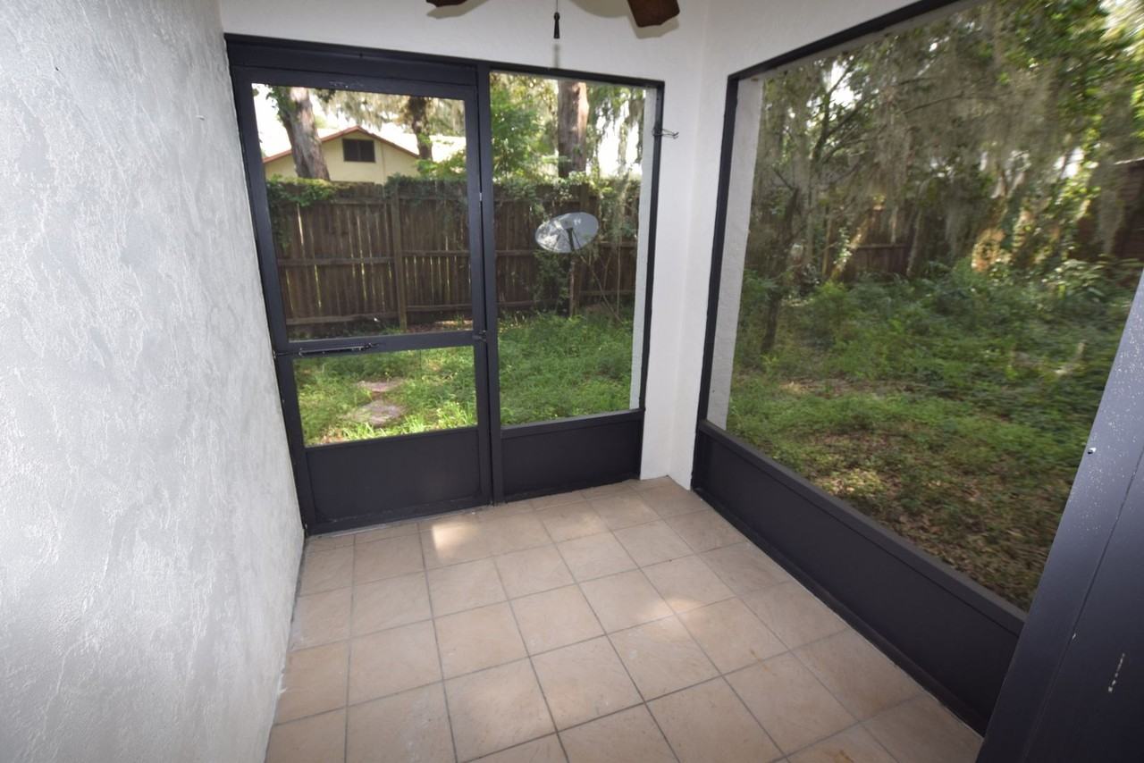 904 Sumter St - Photo 5 of 27