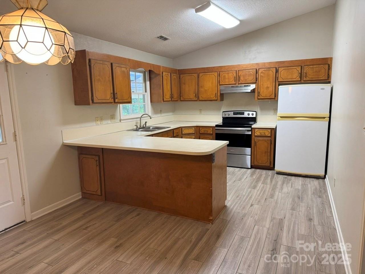 578 Wren Rd - Photo 4 of 12