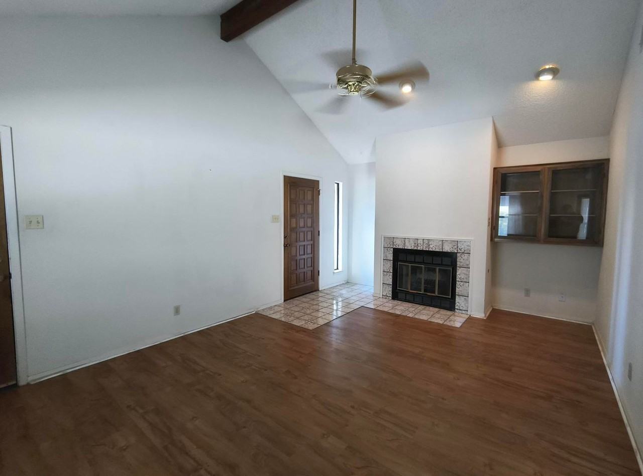 1624 Oregon Ave - Photo 2 of 10