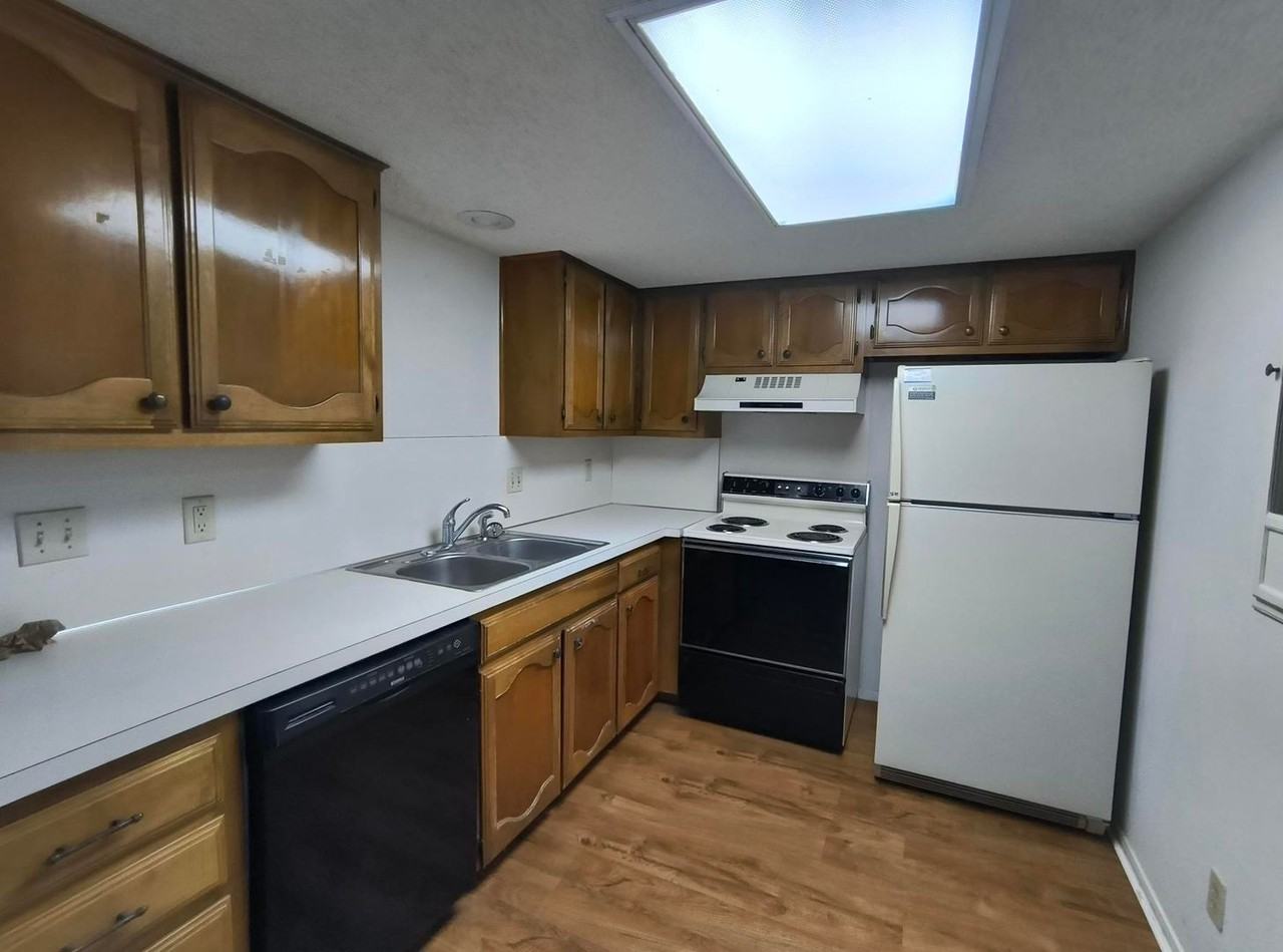 1624 Oregon Ave - Photo 3 of 10