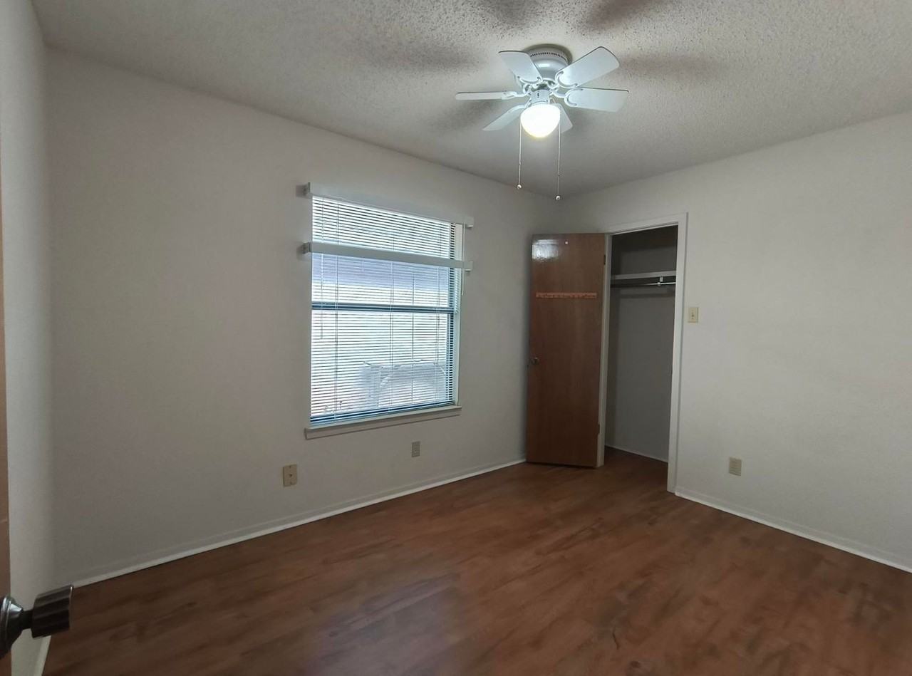 1624 Oregon Ave - Photo 4 of 10