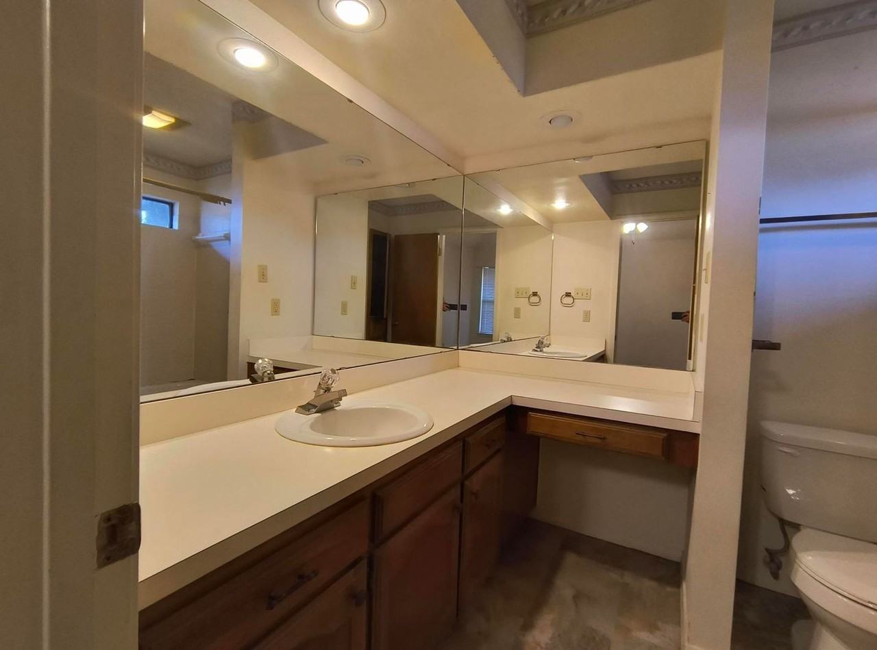 1624 Oregon Ave - Photo 5 of 10