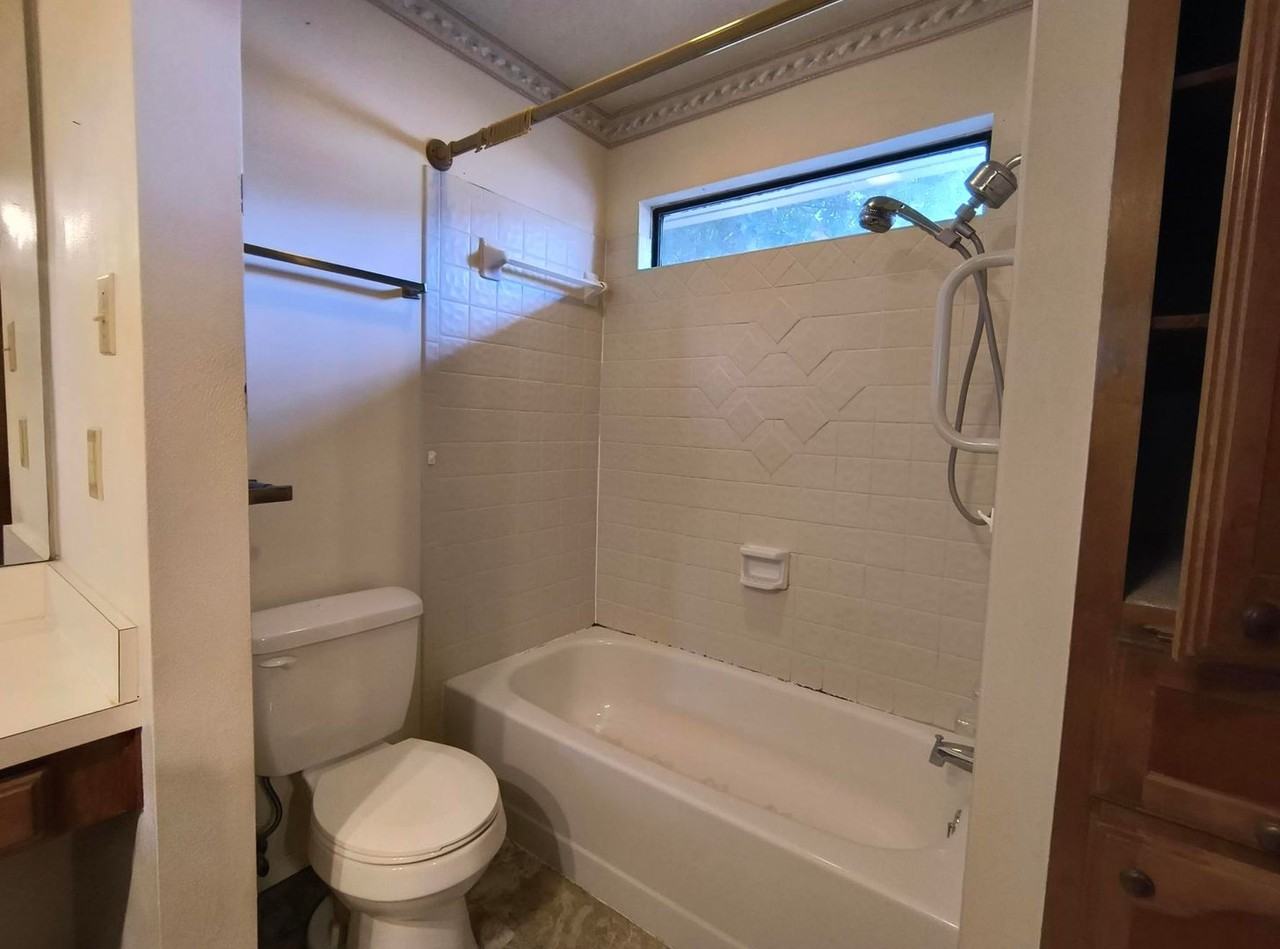 1624 Oregon Ave - Photo 6 of 10