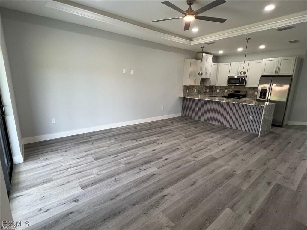 1048 Albert Ave - Photo 3 of 8