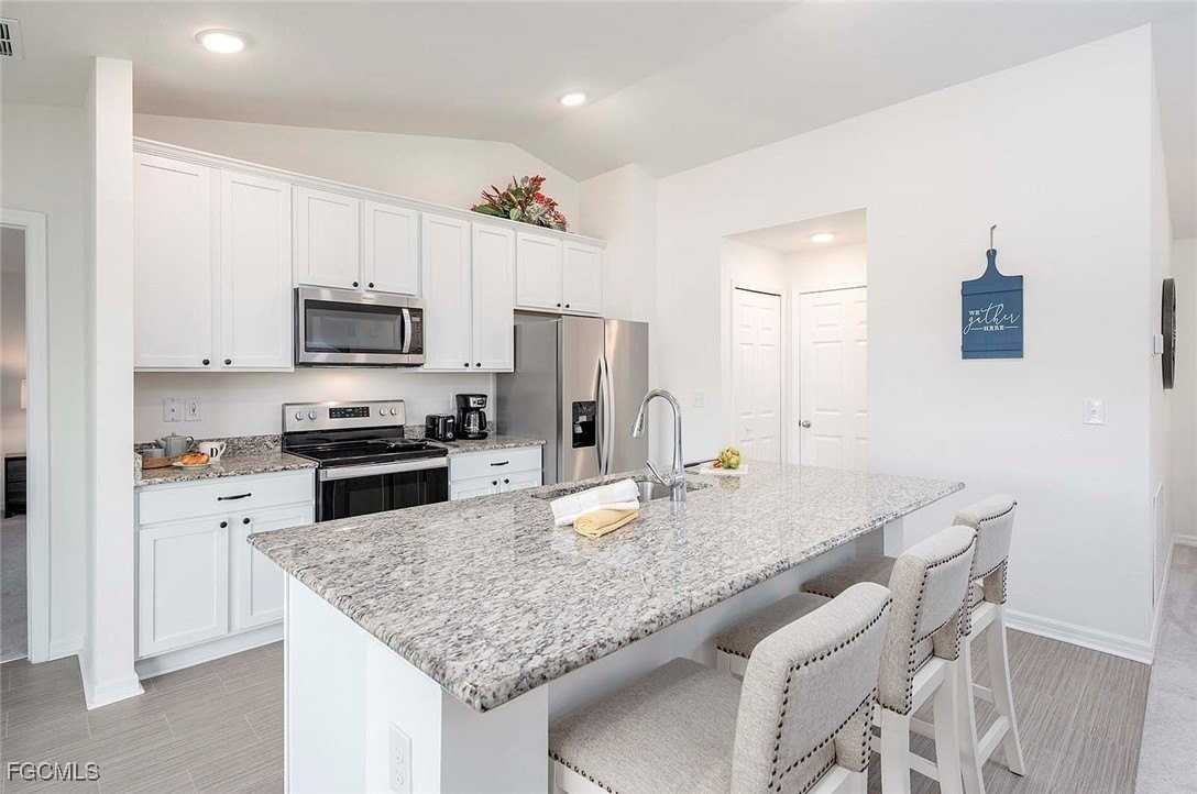 1930 Ne 2nd Ter - Photo 4 of 35