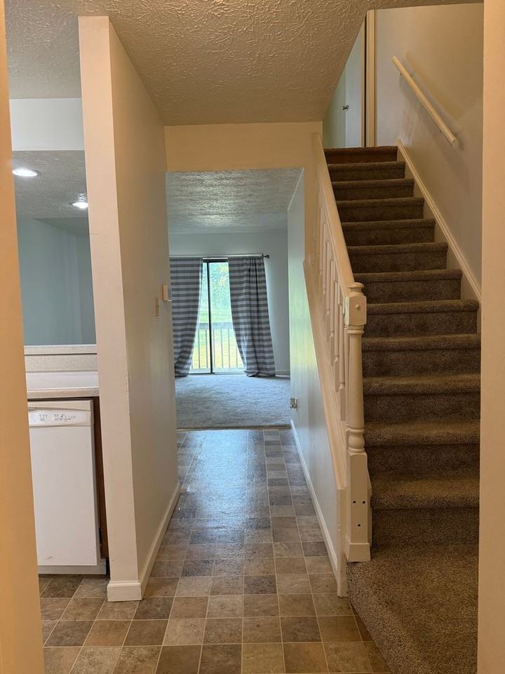 517 East Graham Place - Photo 2 of 20